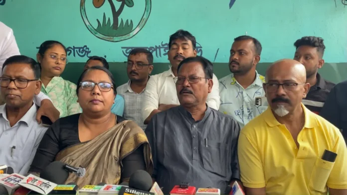 Khageswar Roy addresses a press conference alongside party leaders, confirming he will remain with the TMC and support its candidates in the upcoming elections. Thursday, 19 March 2026.